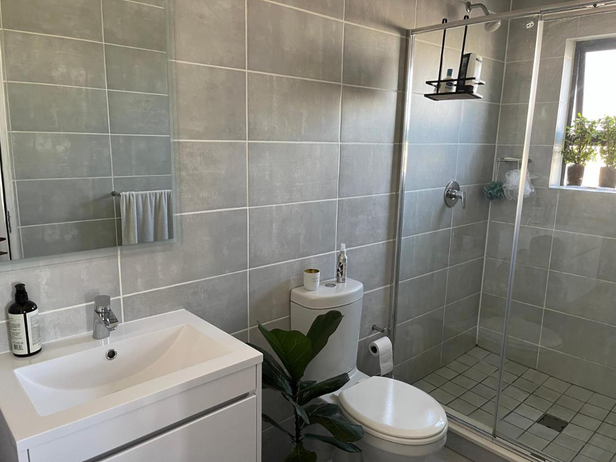 Luxury One Bedroom Apartment Somerset West Exterior foto